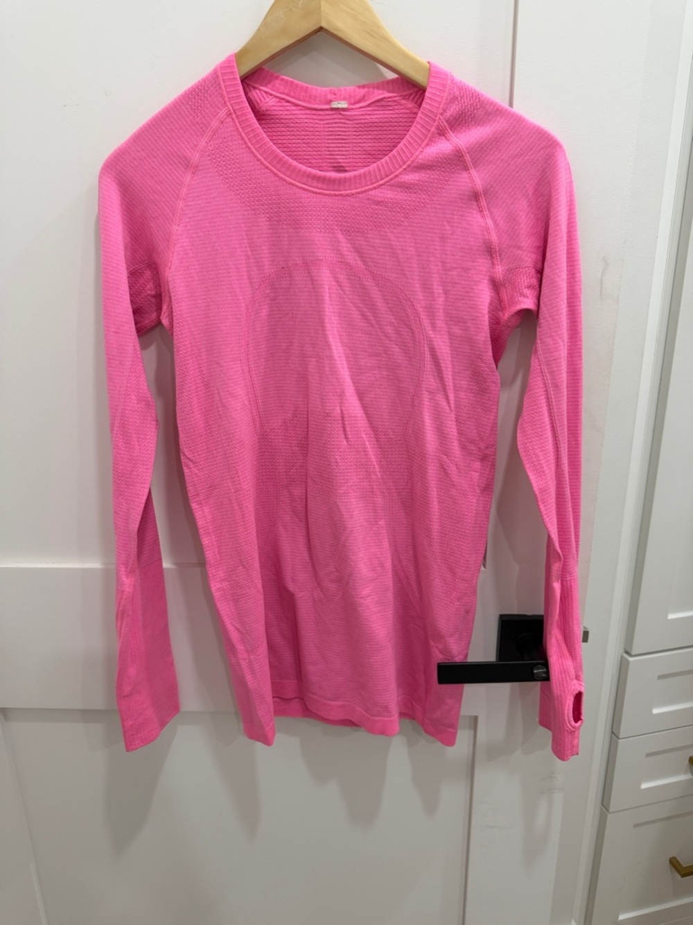Swiftly Tech Long-Sleeve Shirt 2.0
Hip Length hot pink 10